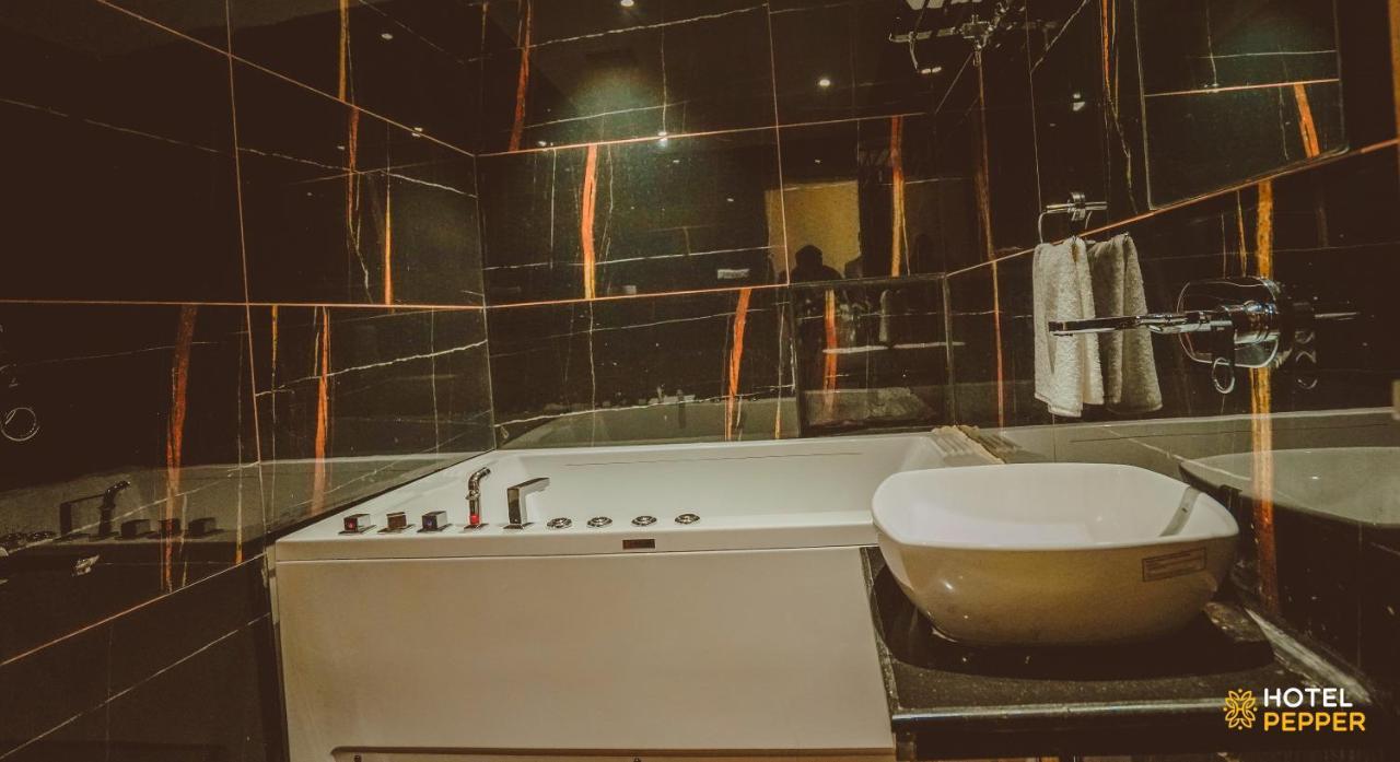 Hotel Pepper Hisār Esterno foto